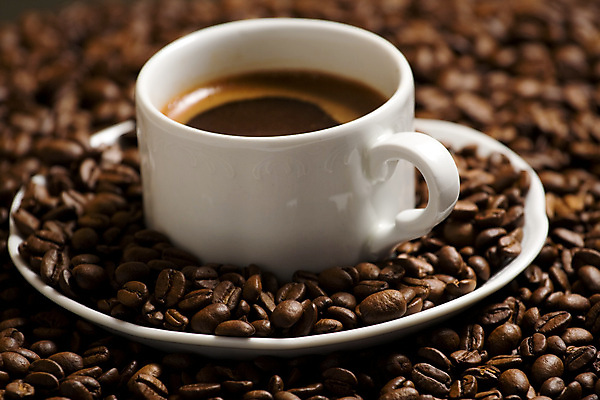 포토 JPG 해외이미지 커피 음료 음식 아침 콩 사람없음 컵 갈색 검은색 어둠 카페 머그컵 신선 굽기 질감 아로마 향 중독 카페인 해외202004 해외포토 주간 식기 컬러 곡류 상점 구이 파일형식 이미지허브