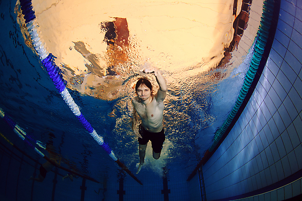 포토 JPG 해외이미지 백인 1 라이프스타일 남자 길 스포츠 포즈 신체 표시 성공 기술 실내 건강 한명 사람 성인 물 파란색 운동 수중 수영 힘 경쟁 활발 에너지 호흡 결심 가득함 속도 노력 수영선수 길이 제어 침몰 캡모자 해외202004 해외포토 자연요소 서양인 모자_잡화 컬러 컨셉 운동선수 내부 생활 수상스포츠 파일형식 이미지허브