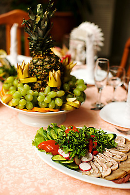 포토 JPG 해외이미지 라이프스타일 식기 접시 문화 음식 조각 결혼 토마토 채소 과일 탁자 포도 휴가 디저트 바나나 실내 건강 이벤트 사람없음 목재 장식 노란색 파티 식사 저녁식사 축하 사과 자르기 배열 먹기 파인애플 서비스 상쾌 복숭아 설정 점심식사 뷔페 숙성 그리너리 해외202004 해외포토 나무 감정 컬러 가구 컨셉 재료 모션 내부 생활 열대과일 파일형식 트랜드컬러 이미지허브