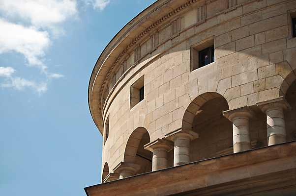 포토 JPG 해외이미지 유럽 여행 의자 비즈니스 건축양식 창문 탁자 사람없음 야외 햇빛 태양 우주 카페 프랑스 흰색 바 파리(프랑스) 해외202004 해외포토 자연요소 건축 나라 컬러 가구 상점 파일형식 이미지허브