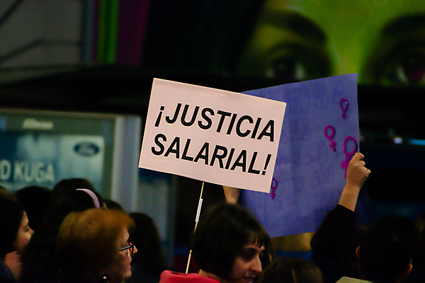 포토 JPG 해외이미지 여자 남자 유럽 포스터 이동 거리 사람 사람없음 힘 자유 도시 사회 센터 역사 뉴스 스페인 야간 8 큼 싸움 정사각형 커뮤니티 혁명 마드리드 소셜 스트라이크 평등 항의 해외202004 해외포토 자연요소 도형 나라 컨셉 모션 숫자 크기 공동체 파일형식 이미지허브