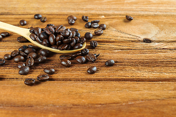 포토 JPG 해외이미지 커피 음료 백그라운드 컨셉 패턴 농업 재료 탁자 아침 콩 건강 씨앗 사람없음 목재 갈색 우주 숟가락 검은색 어둠 카페 시골 신선 맛 아침식사 콜롬비아 낟알 굽기 삼베 국자 질감 아로마 향 에스프레소 중독 내추럴 모카 아라비카 옛날 카페인 해외202004 해외포토 주간 나무 식물 산업 컬러 가구 무늬 주방용품 곡류 수저 상점 식사 남아메리카 구이 파일형식 천_직물 이미지허브