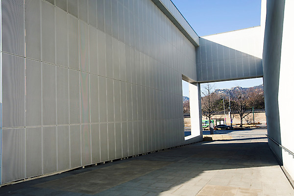 포토 JPG 주간 건축 길 백그라운드 겨울 서울 풍경 사람없음 야외 건물 국내포토 자연요소 건축물 계절 한국 파일형식