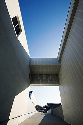 포토 JPG 주간 건축 길 백그라운드 겨울 하늘 서울 풍경 사람없음 야외 건물 국내포토 자연요소 건축물 계절 한국 파일형식