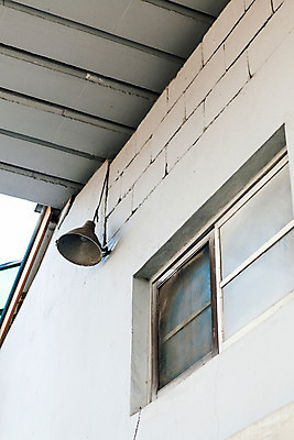 포토 JPG 주간 벽 백그라운드 겨울 창문 서울 풍경 사람없음 야외 건물 모서리 국내포토 자연요소 건축물 계절 한국 파일형식