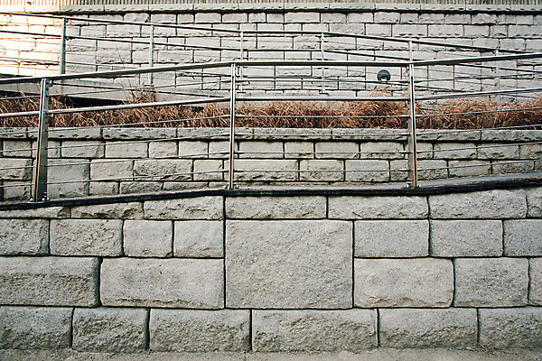 포토 JPG 주간 벽 백그라운드 겨울 난간 서울 돌담 풍경 사람없음 야외 담장 오르막 국내포토 자연요소 계절 한국 돌_바위 파일형식
