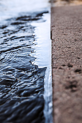 포토 JPG 주간 백그라운드 겨울 서울 풍경 근접촬영 사람없음 야외 물 얼음 청계천 국내포토 자연요소 계절 뷰포인트 한국 강 랜드마크 파일형식