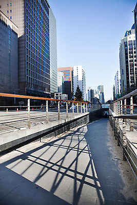 포토 JPG 주간 길 백그라운드 겨울 서울 풍경 사람없음 야외 건물 돌_바위 청계천 국내포토 자연요소 건축물 계절 한국 강 랜드마크 파일형식