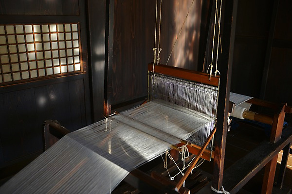 포토 JPG 전통 전통문화 일본문화 실내 풍경 사람없음 일본 기계 실 일본전통 베틀 국내포토 동양문화 아시아 문화 외국문화 내부 농기구 파일형식