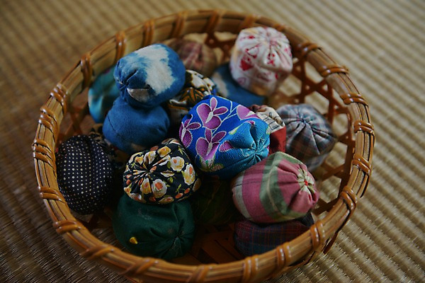 포토 JPG 전통 일본문화 전통소품 풍경 근접촬영 사람없음 바구니 일본 천 오브젝트 돗자리 일본전통 모래주머니 국내포토 동양문화 아시아 뷰포인트 외국문화 직물 파일형식