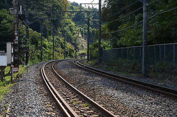 포토 JPG 주간 시설물 교통 교통시설 풍경 사람없음 야외 기찻길 원근감 전봇대 철도의날 국내포토 자연요소 건축물 공공시설 뷰포인트 시설 파일형식 법정기념일