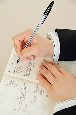 포토 JPG 손 비즈니스 한명 신체부위 펜 볼펜 다이어리 기록 메모지 계획 국내포토 1 컨셉 사람 필기구 사무용품 파일형식