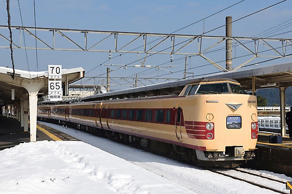 포토 JPG 주간 계절 육상교통 교통수단 겨울 풍경 사람없음 야외 도시풍경 일본 기차 눈 기차역 국내포토 자연요소 아시아 교통 날씨 대중교통 도시 역 파일형식