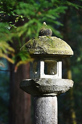 포토 JPG 주간 전통 아시아 전통문화 일본문화 조명 석조 풍경 사람없음 야외 아웃포커스 조형물 정원 일본 일본전통 석등 국내포토 자연요소 동양문화 나라 문화 외국문화 촬영기법 미술 파일형식