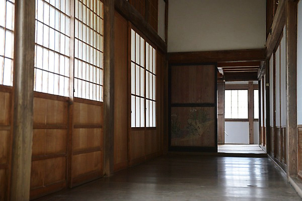 포토 JPG 전통 건축물 건축 고건축 일본문화 주택 실내 풍경 사람없음 문 일본 마루 통로 일본전통 목조 국내포토 동양문화 아시아 외국문화 바닥 내부 건물 파일형식