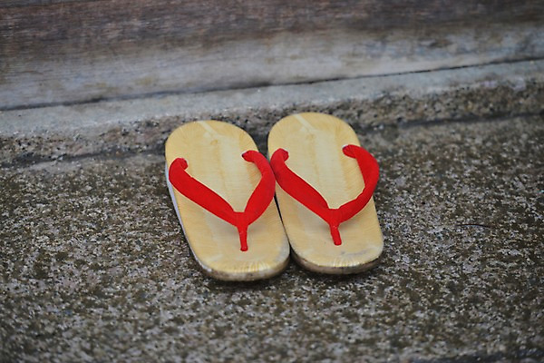 포토 JPG 주간 잡화 신발 일본문화 풍경 사람없음 야외 일본 샌들 나막신 게다 국내포토 자연요소 동양문화 아시아 외국문화 일본전통 파일형식