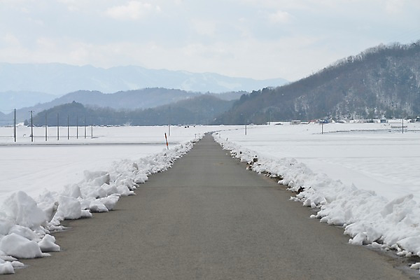 포토 JPG 주간 구름 계절 길 겨울 자연 하늘 산 풍경 사람없음 야외 원근감 눈 국내포토 자연요소 뷰포인트 날씨 생태계 파일형식