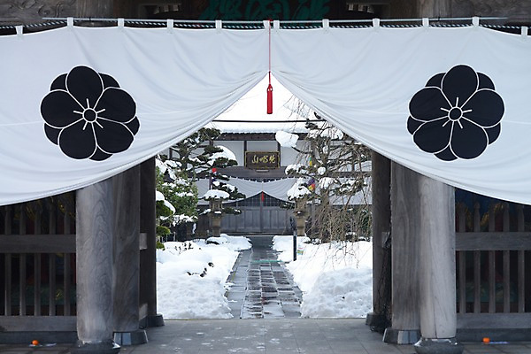 포토 JPG 주간 전통 해외풍경 건축물 계절 고건축 겨울 일본문화 출입구 풍경 사람없음 야외 일본 원근감 눈 사찰 사원 일본전통 일본건축 겨울풍경 국내포토 자연요소 동양문화 해외 건축 아시아 뷰포인트 외국문화 비즈니스 종교건축 날씨 동양건축 파일형식