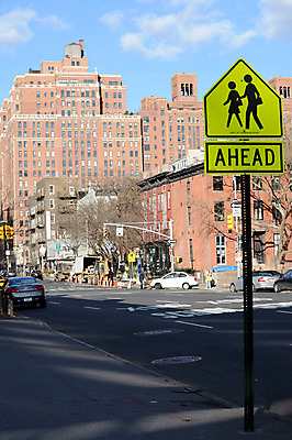 포토 JPG 주간 구름 해외풍경 도로 자동차 하늘 거리 아메리카 거리풍경 풍경 빌딩 야외 도시풍경 미국 도시 표지판 뉴욕 국내포토 자연요소 해외 길 육상교통 북아메리카 교통시설 알림판 건물 대륙 파일형식