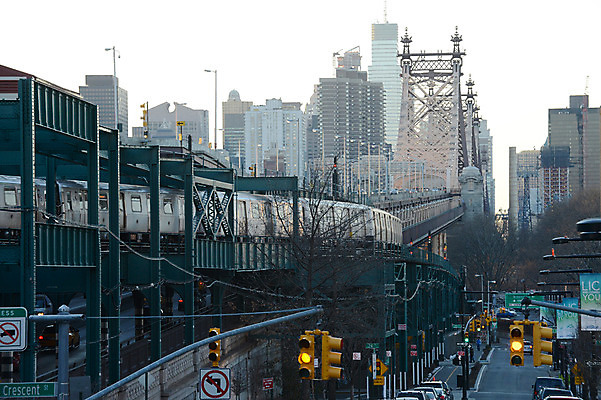 포토 JPG 주간 해외풍경 자동차 거리 아메리카 거리풍경 풍경 빌딩 사람없음 야외 도시풍경 미국 기차 도시 도심 신호등 뉴욕 국내포토 자연요소 해외 육상교통 북아메리카 대중교통 건물 대륙 파일형식