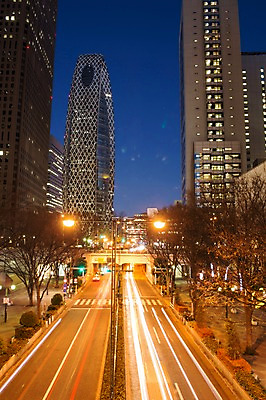 포토 JPG 도로 야경 가로등 자동차 거리풍경 빌딩 사람없음 야외 빛 도시풍경 일본 고층빌딩 원근감 도시 횡단보도 도쿄 신주쿠 국내포토 공공시설 아시아 길 육상교통 뷰포인트 교통시설 거리 풍경 건물 보행로 야간 파일형식 풍경_경치