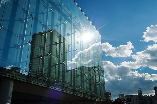 포토 JPG 주간 구름 해외풍경 건축물 현대건축 건축 창문 유리 하늘 풍경 빌딩 사람없음 야외 도시풍경 햇빛 반사 일본 도시 카와사키 국내포토 자연요소 해외 아시아 재질 건물 태양 카나가와 파일형식