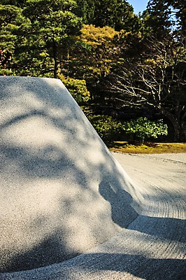 포토 JPG 주간 나무 식물 해외풍경 모래 그림자 풍경 사람없음 야외 일본 교토 긴카쿠지 국내포토 자연요소 해외 아시아 신사_일본건축 파일형식