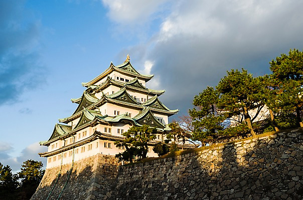 포토 JPG 주간 나무 식물 구름 전통 해외풍경 건축물 건축 고건축 하늘 그림자 풍경 사람없음 야외 담장 일본 성 일본전통 목조 일본건축 나고야성 국내포토 자연요소 해외 아시아 동양건축 나고야 파일형식