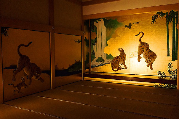 포토 JPG 동물 전통 해외풍경 건축물 고건축 실내 풍경 사람없음 일본 폭포 방 호랑이 대나무 벽화 그림 일본전통 일본건축 나고야성 나고야 국내포토 나무 해외 건축 아시아 포유류 자연 내부 동양건축 파일형식