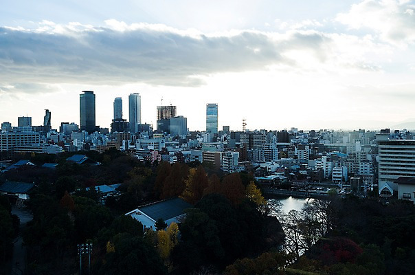 포토 JPG 주간 구름 해외풍경 해외 하늘 풍경 빌딩 사람없음 야외 건물 도시풍경 일본 도시 도심 나고야성 나고야 국내포토 자연요소 건축물 아시아 파일형식