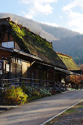 포토 JPG 주간 구름 전통 해외풍경 건축물 도로 고건축 하늘 산 주택 풍경 사람없음 야외 마을 일본 일본전통 시라카와마을 국내포토 자연요소 해외 건축 아시아 길 교통시설 건물 파일형식