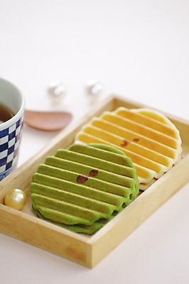 포토 JPG 접시 음료 음식 근접촬영 사람없음 아웃포커스 쿠키 일본 차 찻잔 다도 일본전통 다과 일본음식 국내포토 전통 식기 아시아 뷰포인트 디저트 잔 촬영기법 예절 파일형식