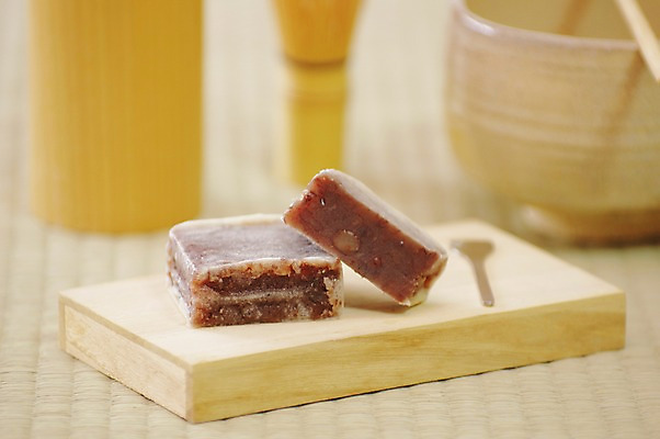 포토 JPG 전통 그릇 접시 음식 떡 근접촬영 사람없음 아웃포커스 일본 전통음식 다기 다도 일본전통 일본음식 국내포토 식기 아시아 뷰포인트 촬영기법 예절 파일형식