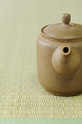 포토 JPG 전통 주전자 주방용품 전통소품 근접촬영 사람없음 아웃포커스 다기 찻주전자 오브젝트 돗자리 국내포토 뷰포인트 생활용품 촬영기법 다도 파일형식