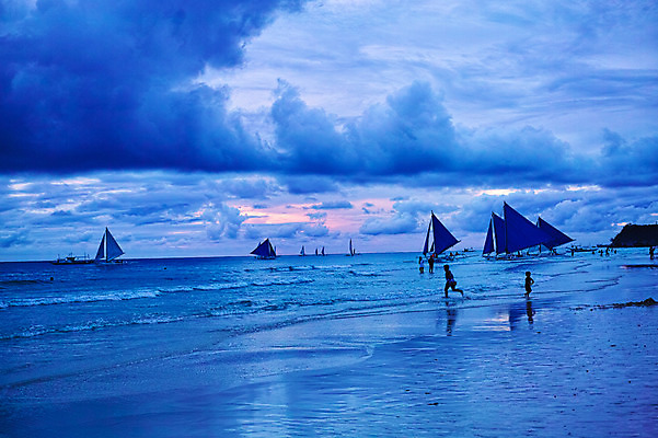 포토 JPG 구름 아시아 바다 요트 하늘 필리핀 풍경 여러명 해변 노을 일몰 휴양지 보라카이 국내포토 자연요소 나라 다수 배_교통 사람 동남아시아 장소 파일형식