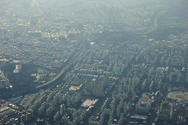 포토 JPG 주간 도로 아파트 한국 풍경 빌딩 사람없음 야외 건물 도시풍경 도시 도심 김포 국내포토 자연요소 건축물 아시아 길 교통시설 주택 경기도 파일형식