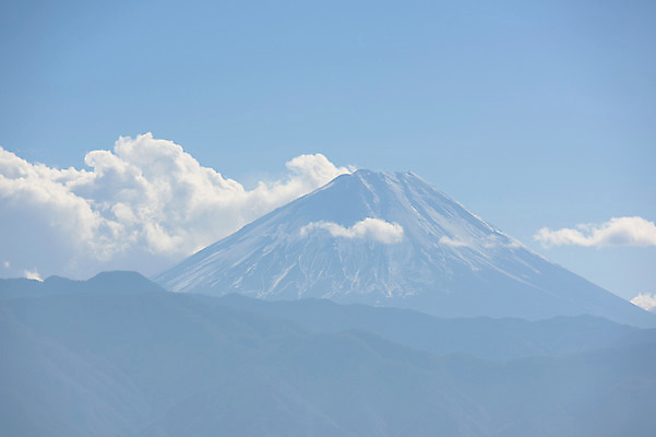 포토 JPG 주간 구름 해외풍경 자연 하늘 산 풍경 사람없음 야외 일본 눈 산등성이 화산 만년설 후지산 국내포토 자연요소 해외 아시아 날씨 세계문화유산 생태계 파일형식