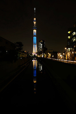 포토 JPG 해외풍경 건축물 현대건축 야경 물그림자 빌딩 사람없음 야외 빛 강 도시풍경 탑 일본 도시 도쿄 스카이트리 국내포토 해외 건축 아시아 그림자 풍경 건물 야간 파일형식 풍경_경치