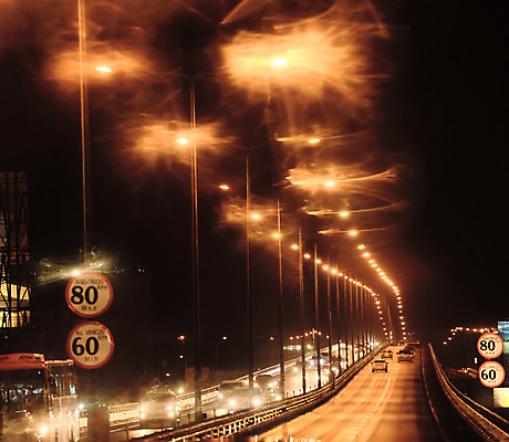 포토 JPG 해외풍경 도로 야경 가로등 자동차 조명 거리 버스 거리풍경 필리핀 사람없음 야외 도시 표지판 국내포토 해외 공공시설 길 육상교통 교통시설 대중교통 알림판 풍경 동남아시아 야간 파일형식 풍경_경치