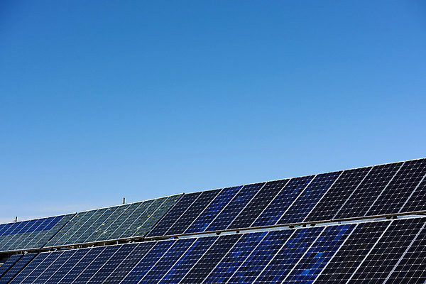 포토 JPG 주간 하늘 사람없음 야외 자연보호 에너지 그린에너지 태양에너지 집열판 국내포토 자연요소 자연 보호 파일형식