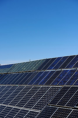 포토 JPG 주간 하늘 사람없음 야외 자연보호 에너지 그린에너지 태양에너지 집열판 국내포토 자연요소 자연 보호 파일형식