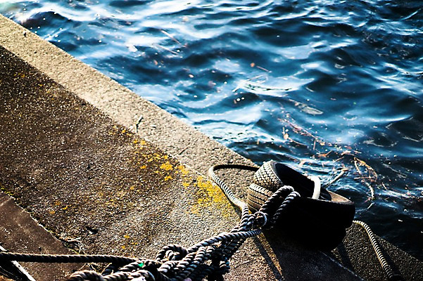 포토 JPG 주간 밧줄 바다 풍경 해변 사람없음 야외 항구 타이어 국내포토 자연요소 줄 교통시설 파일형식
