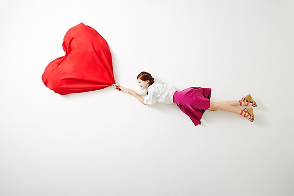 포토 JPG 스튜디오촬영 전신 서양인 외국인 우먼라이프 라이프스타일 여자 모션 실내 한명 사람 20대 성인 옆모습 하이앵글 하트 비행 잡기 즐거움 흥분 청년만 청년여자만 청년여자한명만 성인여자한명만 국내포토 모양 1 감정 뷰포인트 인종 청년 내부 생활 여자만 여자한명만 성인여자만 성인만 파일형식