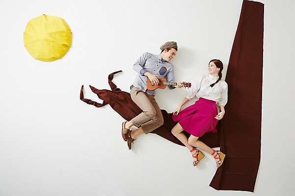 포토 JPG 스튜디오촬영 전신 서양인 외국인 나무 백인 라이프스타일 커플 여자 남자 악기 커플라이프 연주 데이트 모션 실내 미소 들기 사람 앉기 20대 성인 두명 앞모습 하이앵글 보름달 달 우쿨렐레 청년만 성인만 국내포토 자연요소 식물 음악 뷰포인트 관계 현악기 표정 인종 청년 내부 생활 파일형식