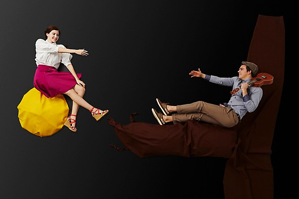 포토 JPG 스튜디오촬영 전신 서양인 외국인 나무 백인 라이프스타일 커플 여자 남자 커플라이프 데이트 모션 실내 들기 사람 앉기 20대 성인 두명 옆모습 하이앵글 어둠 보름달 달 우쿨렐레 손뻗기 청년만 성인만 국내포토 자연요소 식물 뷰포인트 관계 현악기 인종 청년 내부 생활 파일형식