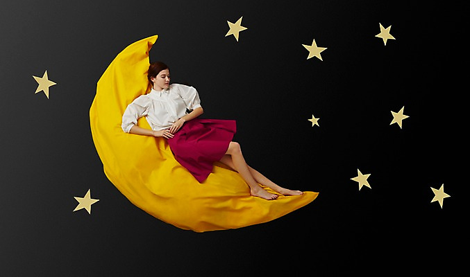 포토 JPG 스튜디오촬영 전신 서양인 외국인 우먼라이프 라이프스타일 여자 별 모션 실내 한명 사람 20대 성인 앞모습 하이앵글 눕기 어둠 달 잠 초승달 청년만 청년여자만 청년여자한명만 성인여자한명만 국내포토 자연요소 1 뷰포인트 인종 청년 내부 생활 여자만 여자한명만 성인여자만 성인만 파일형식