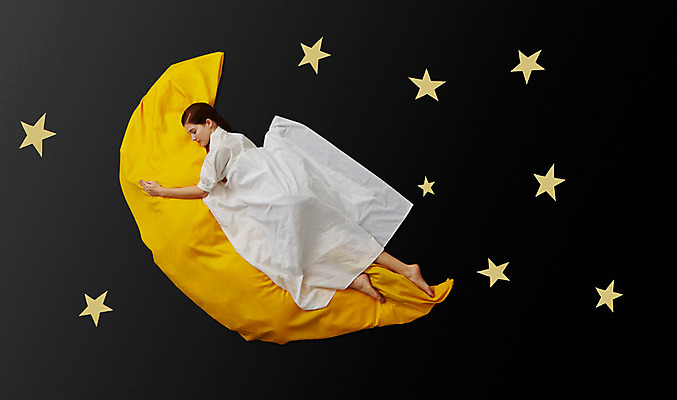 포토 JPG 스튜디오촬영 전신 서양인 외국인 우먼라이프 라이프스타일 여자 별 모션 실내 한명 사람 20대 성인 옆모습 하이앵글 눕기 이불 달 잠 초승달 청년만 청년여자만 청년여자한명만 성인여자한명만 국내포토 자연요소 1 뷰포인트 침구 인종 청년 내부 생활 여자만 여자한명만 성인여자만 성인만 파일형식