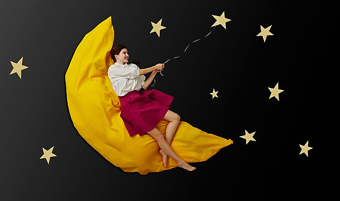 포토 JPG 스튜디오촬영 전신 서양인 외국인 우먼라이프 라이프스타일 여자 별 모션 실내 한명 들기 사람 20대 성인 옆모습 하이앵글 눕기 달 초승달 청년만 청년여자만 청년여자한명만 성인여자한명만 국내포토 자연요소 1 뷰포인트 인종 청년 내부 생활 여자만 여자한명만 성인여자만 성인만 파일형식