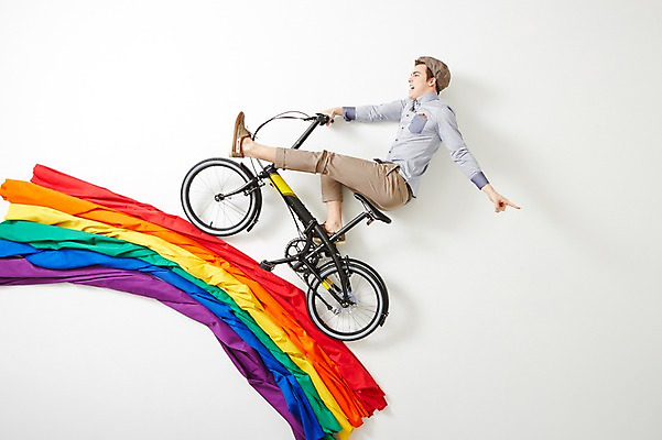 포토 JPG 스튜디오촬영 전신 서양인 외국인 모자 라이프스타일 남자 맨라이프 무지개 모션 실내 한명 사람 손짓 20대 성인 옆모습 하이앵글 자전거 가리킴 승차 청년만 청년남자만 청년남자한명만 성인남자한명만 국내포토 자연요소 1 잡화 뷰포인트 인종 청년 내부 생활 바이크 남자만 남자한명만 성인남자만 성인만 파일형식