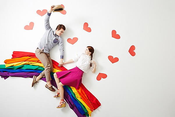 포토 JPG 스튜디오촬영 전신 서양인 외국인 백인 모자 라이프스타일 커플 여자 남자 커플라이프 무지개 데이트 모션 실내 들기 사람 앉기 손짓 20대 성인 두명 하이앵글 손잡기 하트 청년만 성인만 국내포토 자연요소 모양 잡화 뷰포인트 관계 인종 청년 내부 생활 파일형식